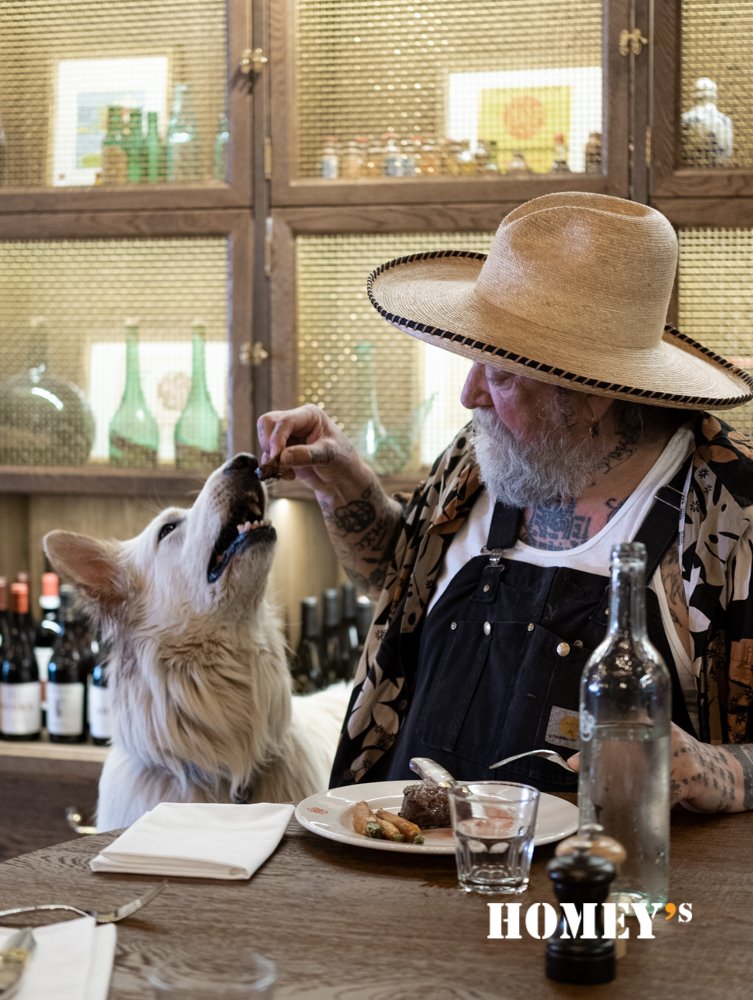 Henk Schiffmacher X Homey's - Steakknives  - Met Hond - Photo by Elke Naber